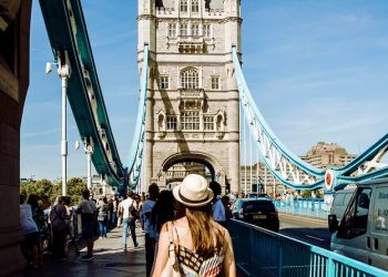How to make the most of an extended layover in London