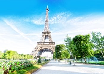 Paris is the ultimate destination for a romantic proposal in 2023!